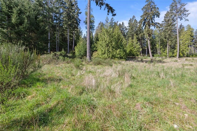 4 of 20 - 143 Blue Stone Dr, Salt Spring, BC