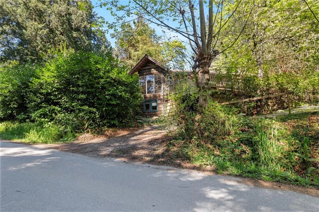 2 of 13 - 297 Churchill Rd, Salt Spring, BC