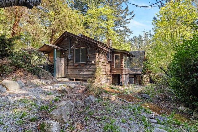 3 of 13 - 297 Churchill Rd, Salt Spring, BC