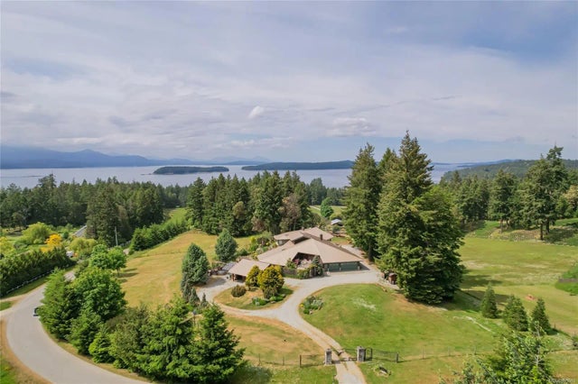 1 of 62 - 224 Pringle Farm Rd, Salt Spring, BC