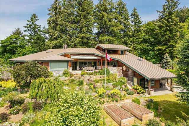 2 of 62 - 224 Pringle Farm Rd, Salt Spring, BC
