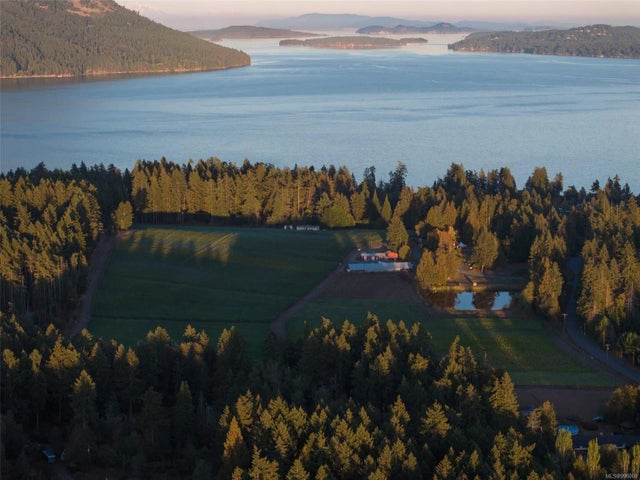 1 of 34 - 840 Cherry Point Rd, Cobble Hill, BC