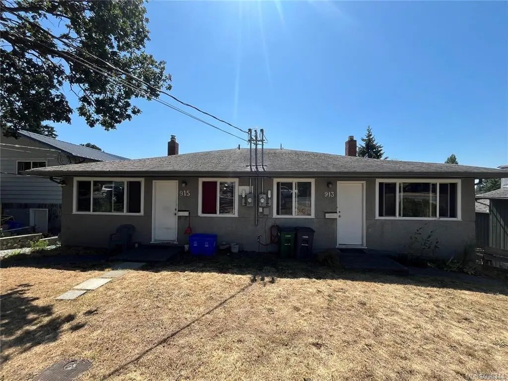 913 Falmouth Rd, Saanich