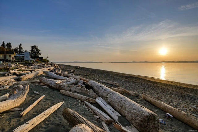 5 of 17 - 5153 Cordova Bay Rd, Saanich, BC