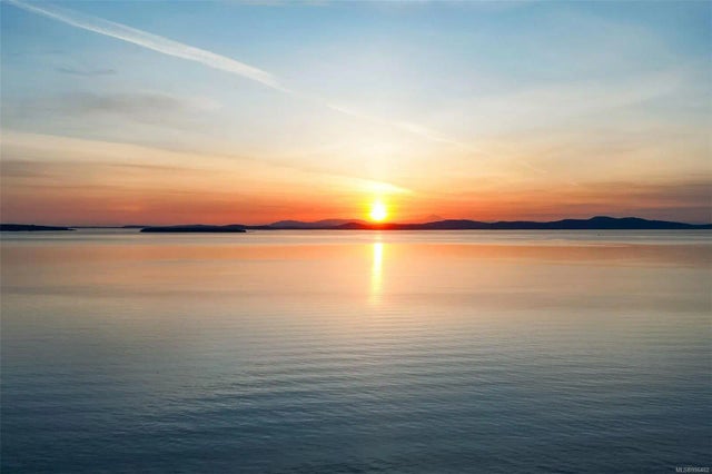 2 of 15 - 5155 Cordova Bay Rd, Saanich, BC