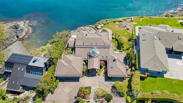 2 of 92 - 4461 Shore Way, Saanich, BC