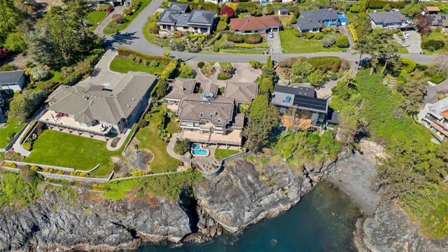 4 of 92 - 4461 Shore Way, Saanich, BC