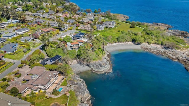 5 of 92 - 4461 Shore Way, Saanich, BC