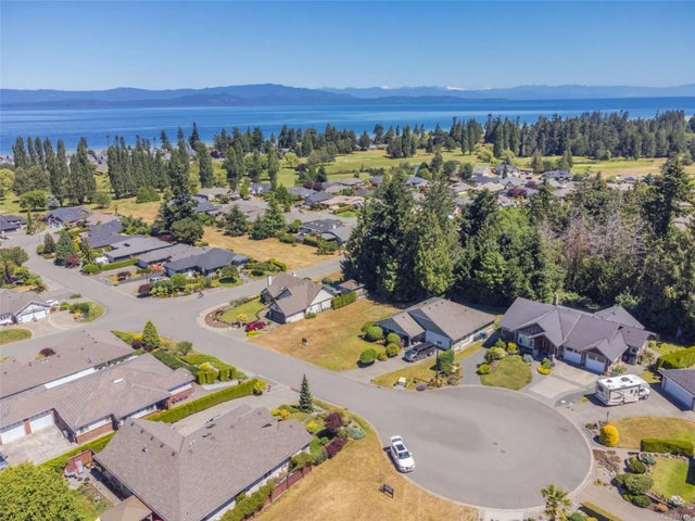 3 of 18 - 530 Sandwedge Close, Qualicum Beach, BC