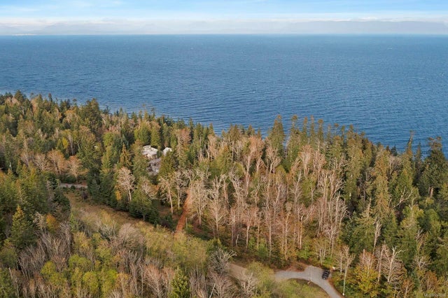 2 of 23 - 6510 Eagles Dr, Courtenay, BC