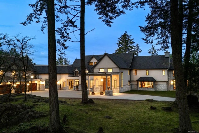 2 of 87 - 1708 Woodsend Dr, Saanich, BC