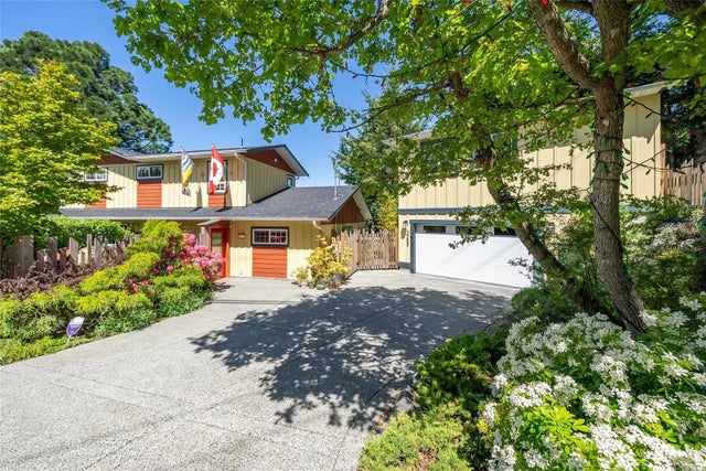 2 of 55 - 3259 Dolphin Dr, Nanoose Bay, BC