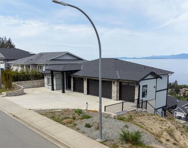 1 of 67 - 5326 Dewar Rd, Nanaimo, BC