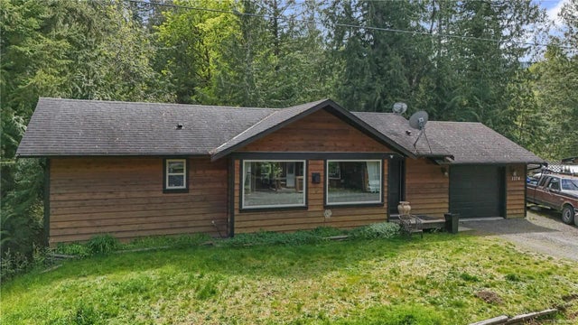 1 of 33 - 1574 Pady Pl, Qualicum Beach, BC