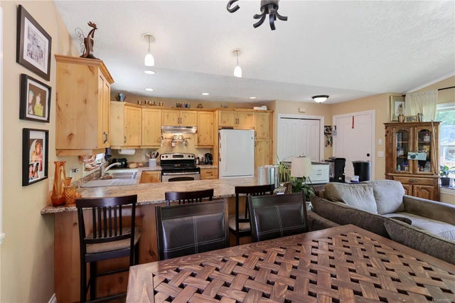 2 of 33 - 1574 Pady Pl, Qualicum Beach, BC
