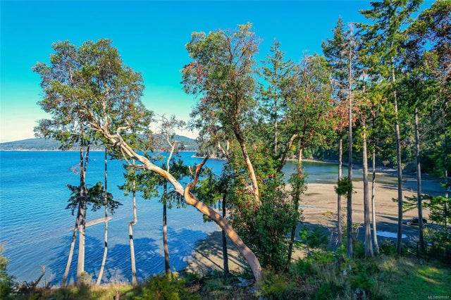 1 of 14 - 122 Narrows West Rd, Salt Spring, BC