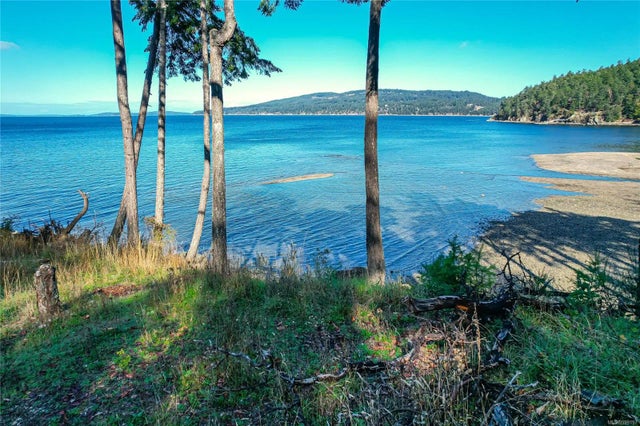 2 of 14 - 122 Narrows West Rd, Salt Spring, BC