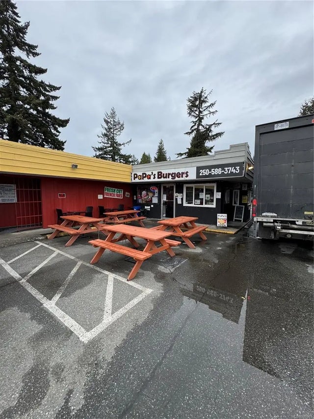 3 of 13 - 487 Island Hwy E, Parksville, BC