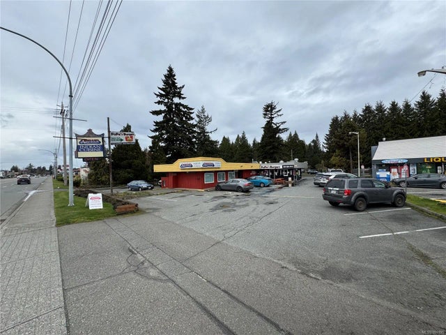 4 of 13 - 487 Island Hwy E, Parksville, BC