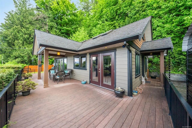 2 of 34 - 3008 Island Hwy W, Qualicum Beach, BC