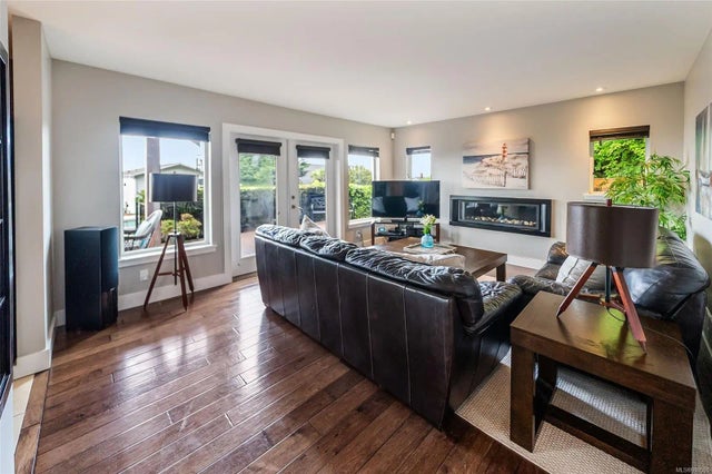 3 of 34 - 3008 Island Hwy W, Qualicum Beach, BC