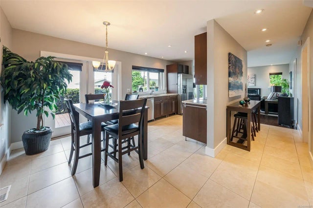 4 of 34 - 3008 Island Hwy W, Qualicum Beach, BC