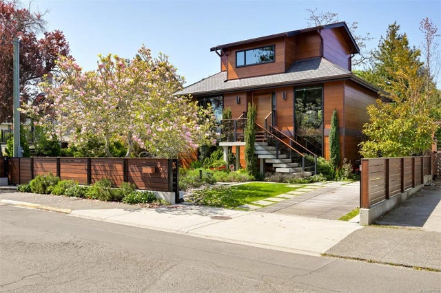 2 of 92 - 626 Monterey Ave, Oak Bay, BC