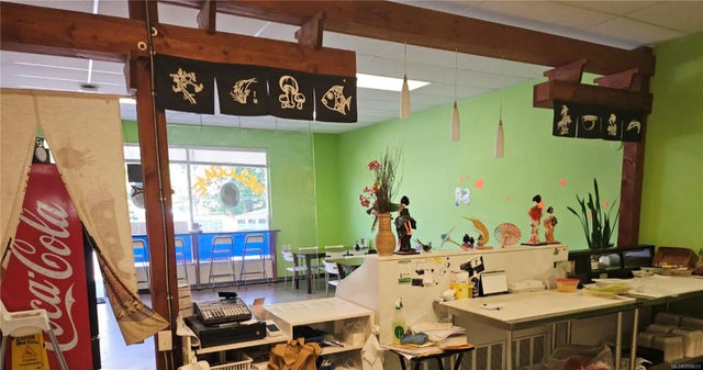 2 of 2 - 102 Island Hwy E 3, Parksville, BC