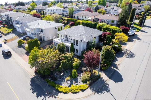 2 of 64 - 6395 Groveland Dr, Nanaimo, BC