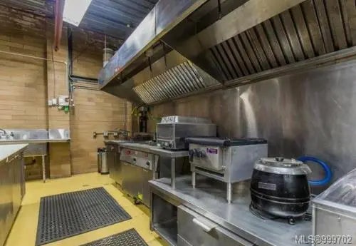 2 of 5 - 46 Nicol St, Nanaimo, BC