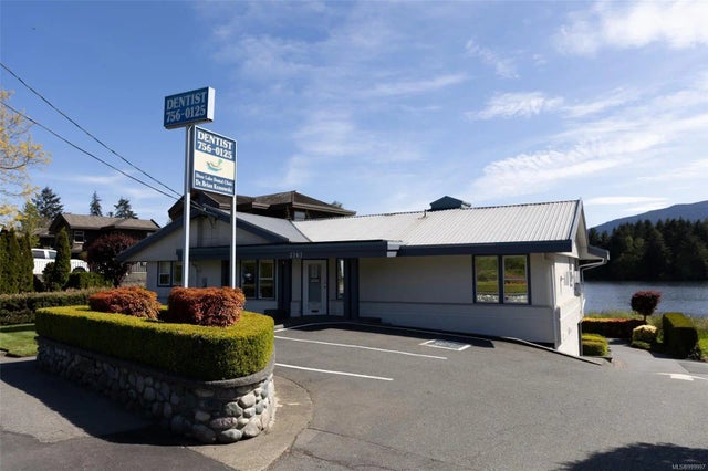 1 of 11 - 3767 Shenton Rd, Nanaimo, BC