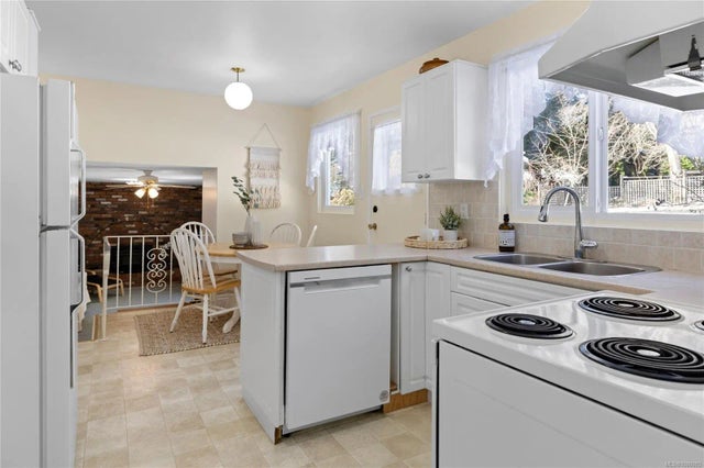 5 of 37 - 3130 Smugglers Hill Dr, Nanaimo, BC