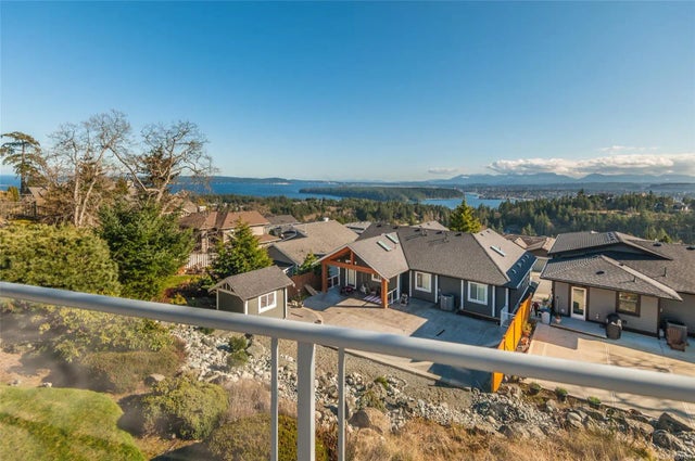 2 of 48 - 3748 Glen Oaks Dr, Nanaimo, BC