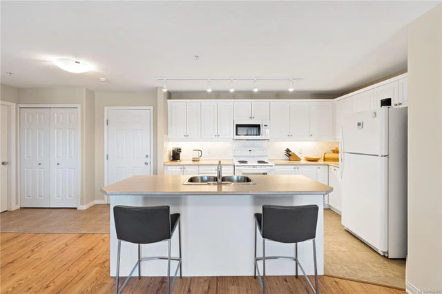 3 of 51 - 1633 Dufferin Cres 211, Nanaimo, BC