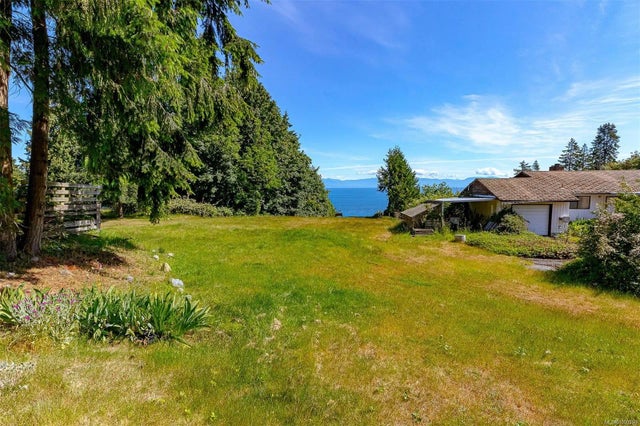 1 of 15 - 6151 Greenwood Pl, Nanaimo, BC