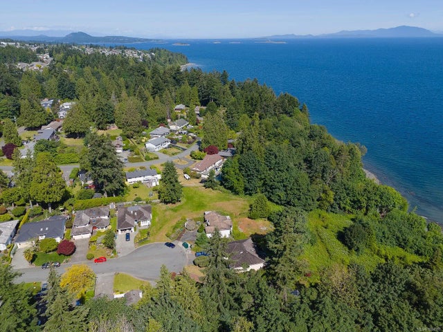 4 of 15 - 6151 Greenwood Pl, Nanaimo, BC