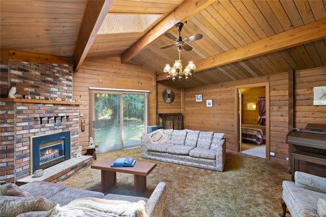 5 of 39 - 3826 Charlton Dr, Qualicum Beach, BC