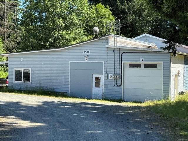 1 of 10 - 3514 Brittain Blvd, Whiskey Creek, BC