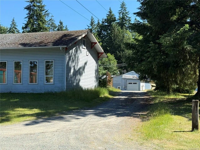 2 of 10 - 3514 Brittain Blvd, Whiskey Creek, BC