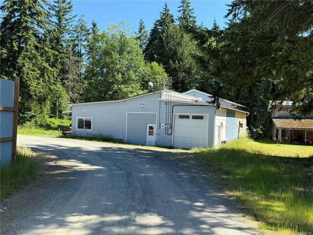 3 of 10 - 3514 Brittain Blvd, Whiskey Creek, BC