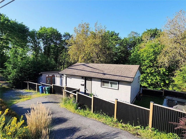 2 of 31 - 3129 Departure Bay Rd, Nanaimo, BC