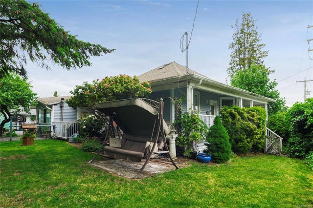 1 of 30 - 762 Albert St, Nanaimo, BC