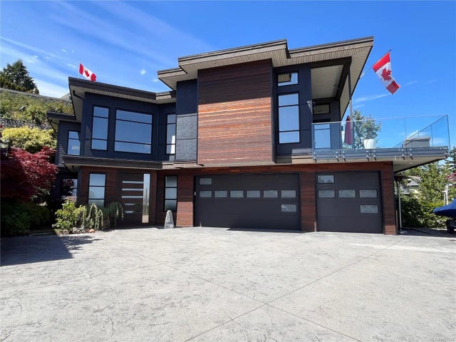 2 of 13 - 3358 Haida Dr, Colwood, BC