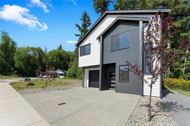 2 of 34 - 127 Heritage Creek Dr, Lake Cowichan, BC