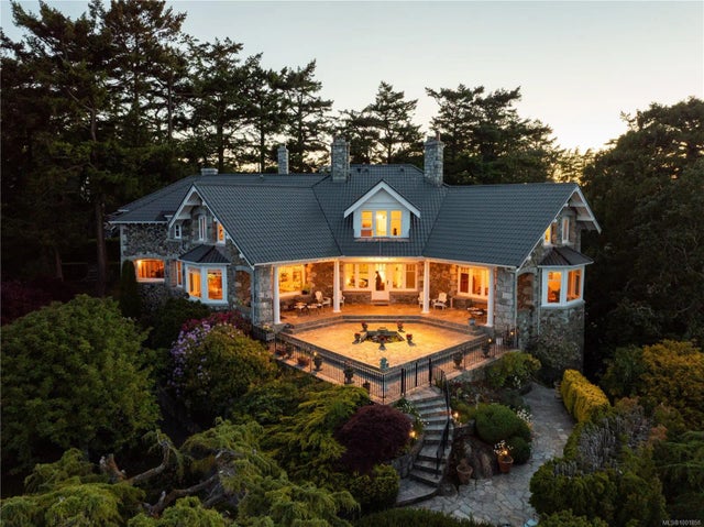 2 of 60 - 305 Denison Rd, Oak Bay, BC