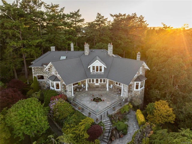 3 of 60 - 305 Denison Rd, Oak Bay, BC