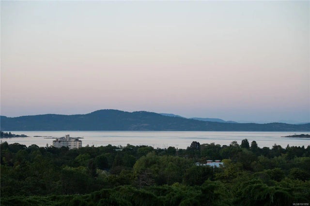 5 of 60 - 305 Denison Rd, Oak Bay, BC