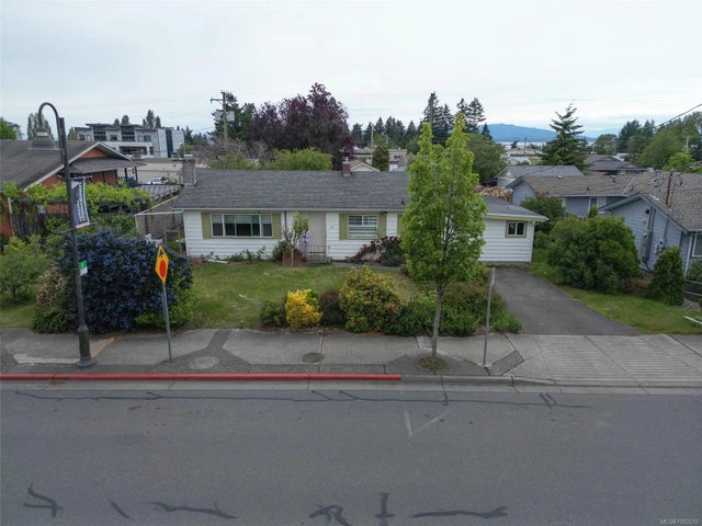 1 of 13 - 129 Jensen Ave E, Parksville, BC