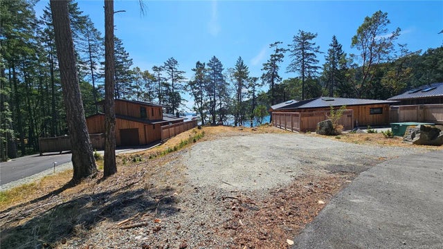 1 of 39 - 176 Maracaibo Lane, Salt Spring, BC
