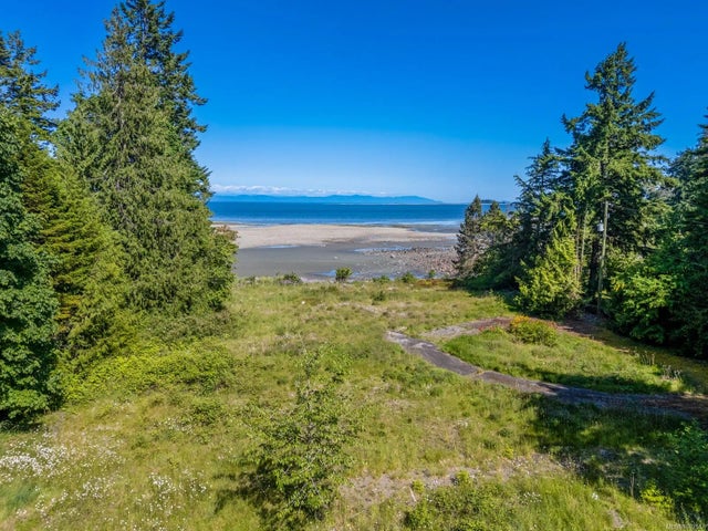 2 of 46 - 4218 Island Hwy S, Courtenay, BC